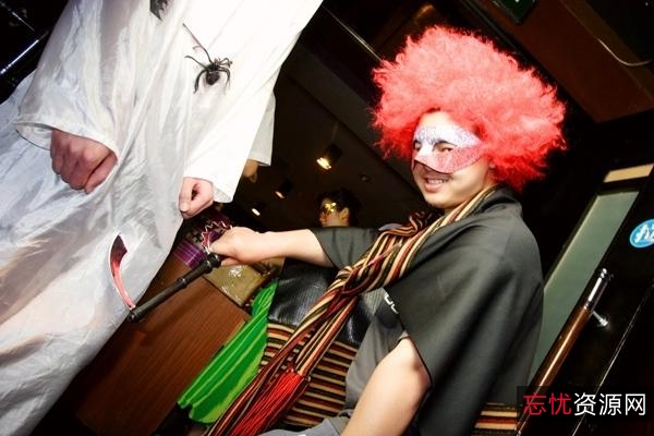 变装魔界留学生