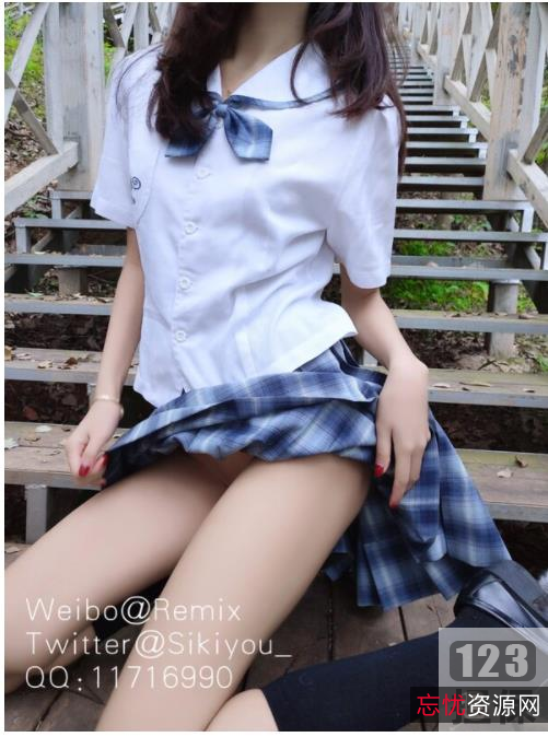 《网红美少女Cos大胆前卫，体验少女味的软糖！》