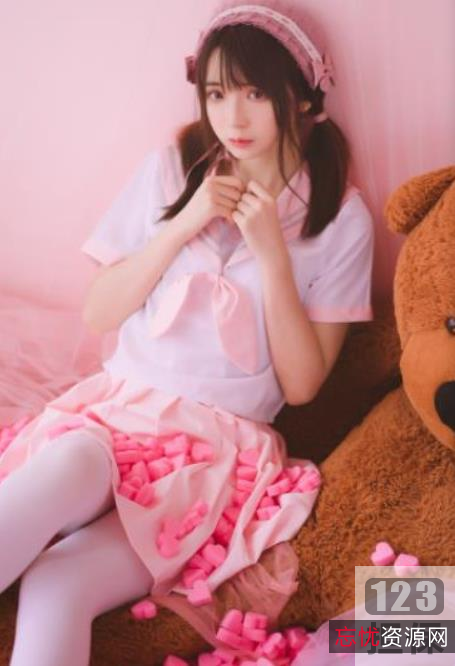 《虎牙小奶猫:浮力姬的传奇,白皙身材、大眼睛、性感话语,5.8G记忆,天降精彩》