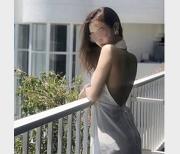 推特猫宝宝：飞机场反差萌，狂野姿势4.3G极品视频