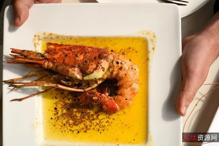 精彩绝伦：瑞典知名导演劳米·拉佩斯执导的犯罪惊悚电影《黑蟹行动BlackCrab(2022)》