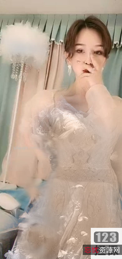 抖音小甜甜：颜值身段超模，粉丝经济夜场礼物收入，真实自我揭秘