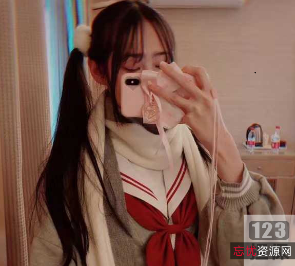 《江可爱：网红蔡妹子的校园风格私拍视频，激烈运动戏，色彩缤纷的梦境》