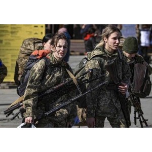 《Mayday：求救信号》——安娜·贝尔执导的女兵勇敢抗击敌人的动作电影