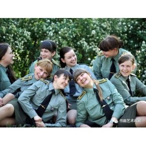 《Mayday：求救信号》——安娜·贝尔执导的女兵勇敢抗击敌人的动作电影