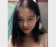 精选俏皮可爱的嫩妹完整版！网红女神{{网红名字}}的精彩表演，让你一见钟情！脸蛋好、身材好，拉丁舞、芭蕾舞，让你热血沸腾！看完视频，你也会被她的魅力所折服！