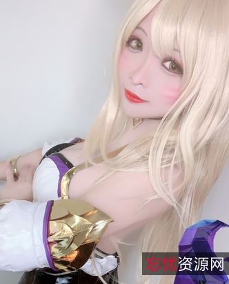 《Sola酱：从双马尾到美丽的沙滩，一位网红的精湛技艺》