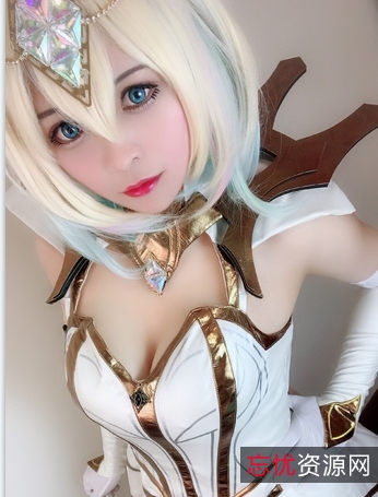 《Sola酱：从双马尾到美丽的沙滩，一位网红的精湛技艺》