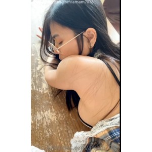 私人骚秘书视频：美艳尤物穿着女仆装，各种姿势抚摸大D，完美露脸，激发欲望