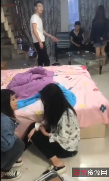 家鱼水交融！女子报复男友劈腿捉奸现场，现场直播技术指导！