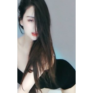 虎牙女主播苏樱：高颜值+完美身材+专业舞蹈！