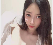 超高颜值+身材火辣bao鱼，网红过气学姐直播秀，49V567M赢得众多粉丝追捧！