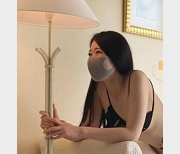 女神苹果穿上180大长腿超级丝袜，腿控们的完美女神视频！