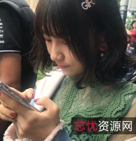 网红可爱学妹小粉红的玩坏故事：温柔可爱的学妹，穿着暴露服装，挑逗舞步，爱情游戏的胜利胀婵