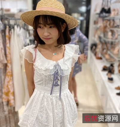 网红可爱学妹小粉红的玩坏故事：温柔可爱的学妹，穿着暴露服装，挑逗舞步，爱情游戏的胜利胀婵