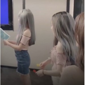 网红女星linlin：拥有SWAG风格的高颜值、身材苗条的新婚成熟主妇，把美的力量变为现实。