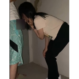 网红小玉和男友互动玩奇妙，嘴艺惊艳众人！