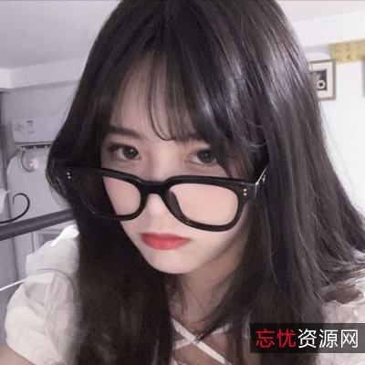 37集抖音美女眼镜妹妹学生装萌型粉丝私拍资源：少女穿搭日系可爱黑色吊带服装道具性感女主播朋友