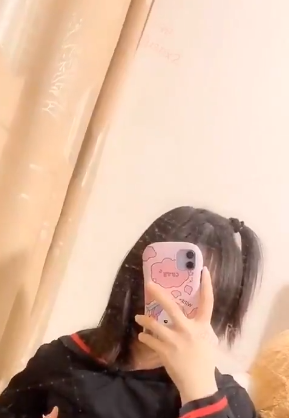 21部FL姬玩偶宝宝：红人、嫩、光、娇小，多种玩法，视频、照片、近距离特写，管状物娱乐、学士服、JK格子短裙动作、喝茶、敬业精神。