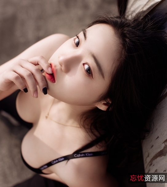 精选身材女体艺术私拍-全方位展示于天台