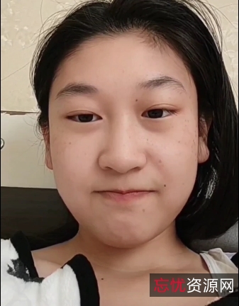 女友18岁，与男友拍摄了一段名为luoliao的视频，视频时长为1小时，视频大小为300兆字节。视频已上传至百度盘。