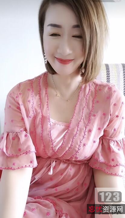 霸气美琳姐的快手视频合集：河北老娘们儿穿豹纹裙，挂金项坠，展现身材的土味之美