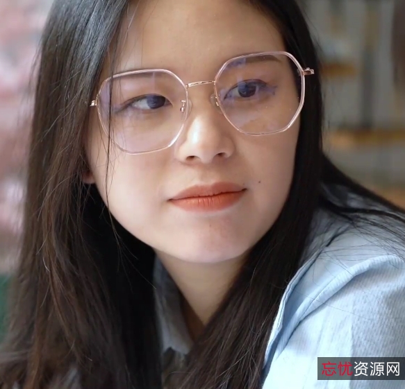 家庭教师：提供家庭教育服务的专业人员性教育：关于性知识和性健康的教育内容身体：指人体的生理结构和机能授课：进行教学活动，传授知识和技能百度盘：百度提供的云存储服务平台