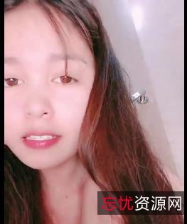 口味重女王震撼表演，时长28分钟，腿长道具疏通双管