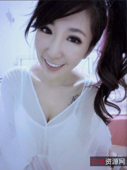 台湾网红贝拉alleys机器人水果合集：2.7G视频大饱眼福，女神身材令人难以忽视