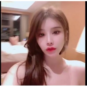 鲤鲤：推特露脸绿茶婊，诱人身材无水印自拍，观看短资源视频