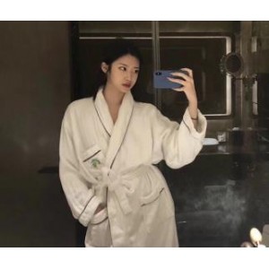 神秘推特女炮手餐妞卿，资源丰富自拍视频不露脸，小哥哥们的棒棒糖探险！