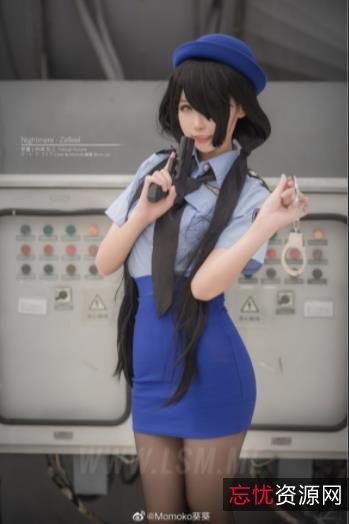 ，Momoko葵葵展示了她的性感魅力和专业摄影技巧，让观众感受到她的动漫魅力和宠粉才艺。观看这个视频合集，你将完全代入她的世界，感受到她带来的视觉盛宴。快来一睹Momoko葵葵的风采吧！