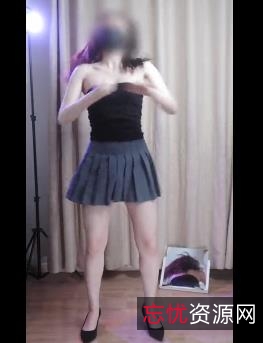 推特咚小姐6月份抖音风L舞小视频，白嫩大长腿