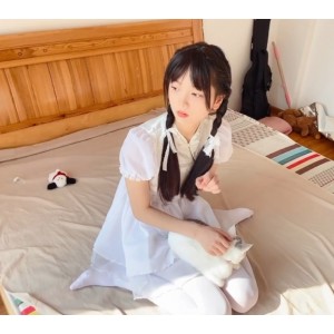 《夜夜的80D白丝美腿画册：71P+1V，357M，百度盘火爆上贤妗》