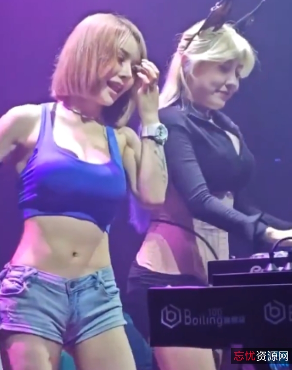 香香独舞：DJ热舞翘臀抖馒头，黑丝少妇热舞，老熟女肉丝广场舞，1347V/15.08G，百度盘下载