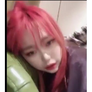 4月团建自拍视频大放送！赵美彤展示纹身可爱脸露，用嘴爆出无保护观看