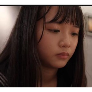 《不情愿的H交少女-1V504M》：某传媒眼镜男剧情作品，女主身材好评