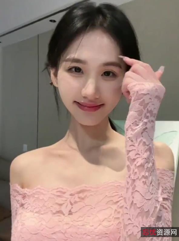 裴南苇男友安排线下活动视频资源大放送！4V-67M，24张图集露脸多人合作，棒棒糖引人瞩目