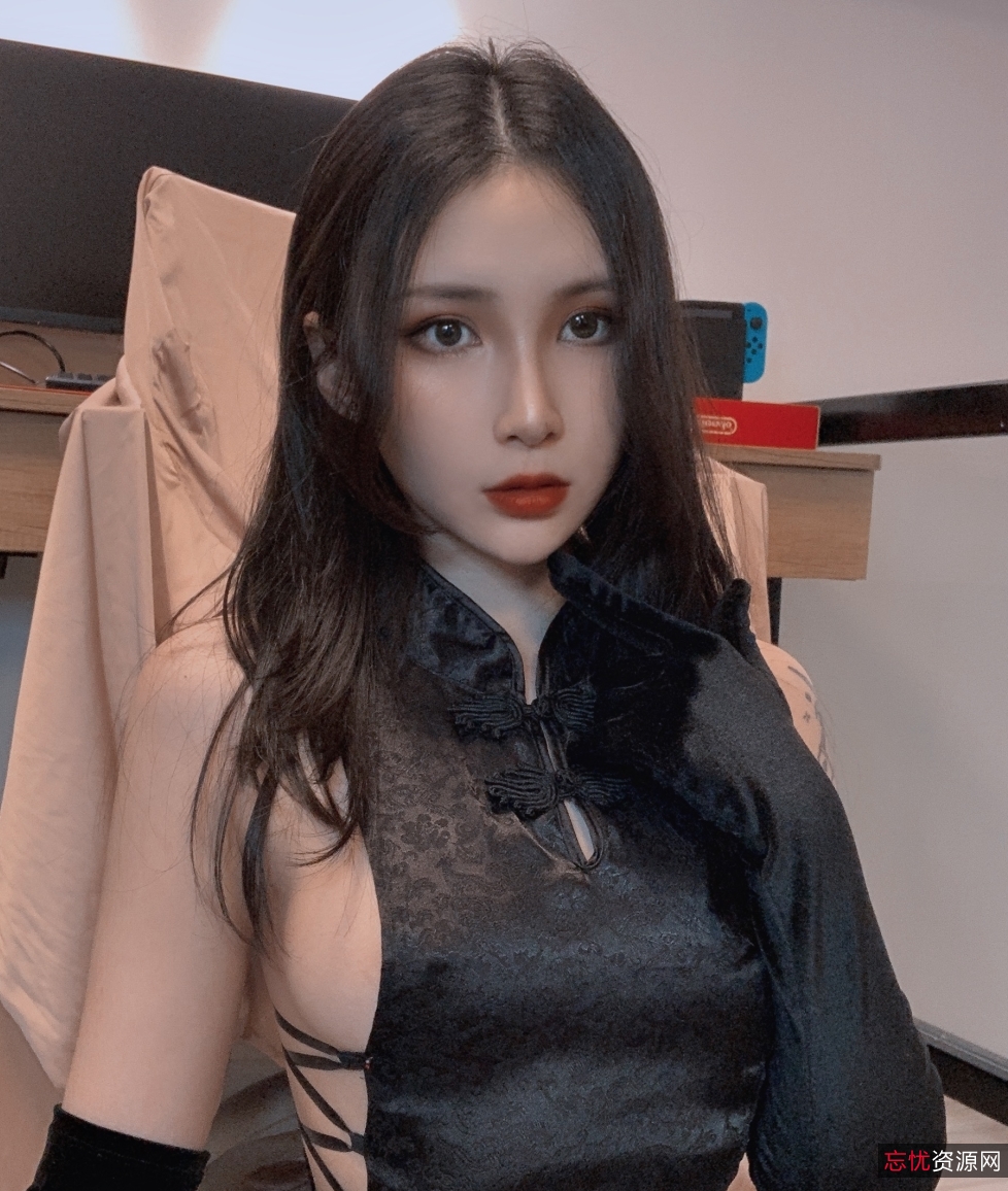 根据提供的内容，为该商品取一个神秘Vams子作品集：黑色旗袍、兔女郎自拍、蛇皮泳装等，共11套作品，总计505张图片和7.08GB视频！