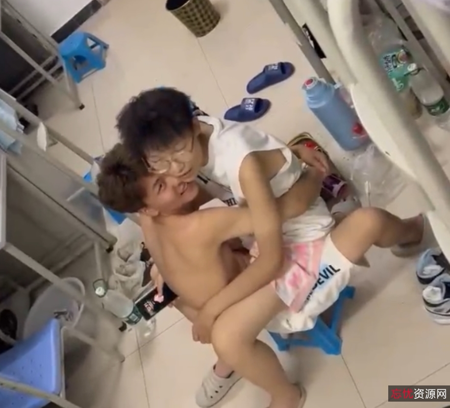 独家合集：lisa疯马秀视频，吃瓜百度盘大放送，8段精彩表演，最长视频五分钟