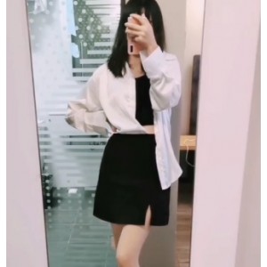 P站Ameskiss合集14V1G在P站上，有一部Ameskiss的合集视频，共包含14个视频，总大小为1G。这个合集备受关注，许多粉丝都在期待着。都说金马奖众星云集，于利决定在自己的粉丝关注列表中送点东西，于是这个合集应运而生。视频主角是一个神秘的人物，外表神秘而又迷人。他的面容隐藏在阴影之中，给人一种神秘的感觉。这位主角总是穿着一件黑色外套，戴着墨镜，给人留下深刻印象。这个合集的永久链接是秘密