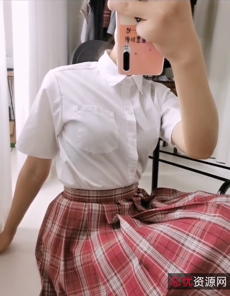 P站Ameskiss合集14V1G在P站上，有一部Ameskiss的合集视频，共包含14个视频，总大小为1G。这个合集备受关注，许多粉丝都在期待着。都说金马奖众星云集，于利决定在自己的粉丝关注列表中送点东西，于是这个合集应运而生。视频主角是一个神秘的人物，外表神秘而又迷人。他的面容隐藏在阴影之中，给人一种神秘的感觉。这位主角总是穿着一件黑色外套，戴着墨镜，给人留下深刻印象。这个合集的永久链接是秘密