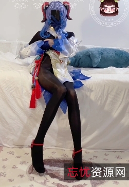 在这个自行打包的合集中，仙仙桃的身影得以完整呈现，包含了21个视频、1300多张图片，总共达到10.8G的数据量。这个合集在仙仙桃退网前精心整理，剔除了重复资源，重新命名了图片，精挑细选了视频，确保每部作品独一无二。解压时只需删除文件后缀7z.001后面的两个字即可。作者特意打包了两层，让您轻松下载并欣赏这份心血之作。祝大家新年快乐，兔年大吉！感谢作者的辛勤付出，让我们一同解锁这份珍贵的合集。