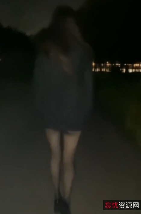 互联网热门视频主角D先生与C小姐付费福利186v58g，收藏量高达564，直播权限被封禁60天