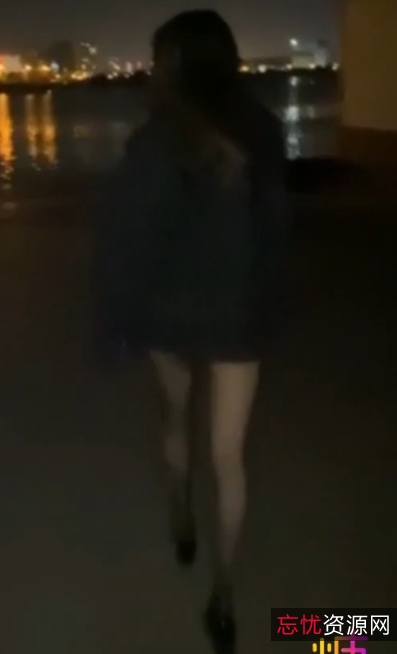 互联网热门视频主角D先生与C小姐付费福利186v58g，收藏量高达564，直播权限被封禁60天