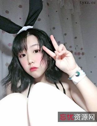 网红小芳：奶酪陷阱之美，两套作品展现高颜值