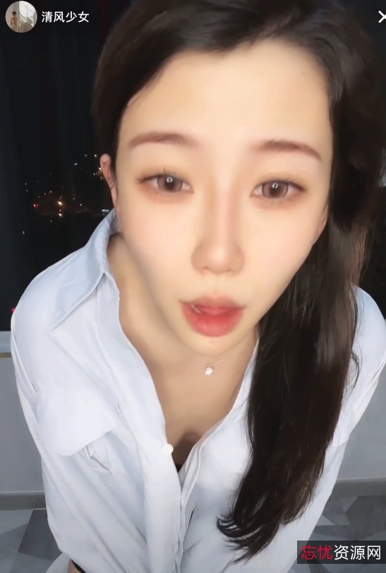 《疯狂抖音》新篇：大哥捶球激动，美女云集2.21G视频