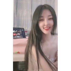 《疯狂抖音》新篇：大哥捶球激动，美女云集2.21G视频