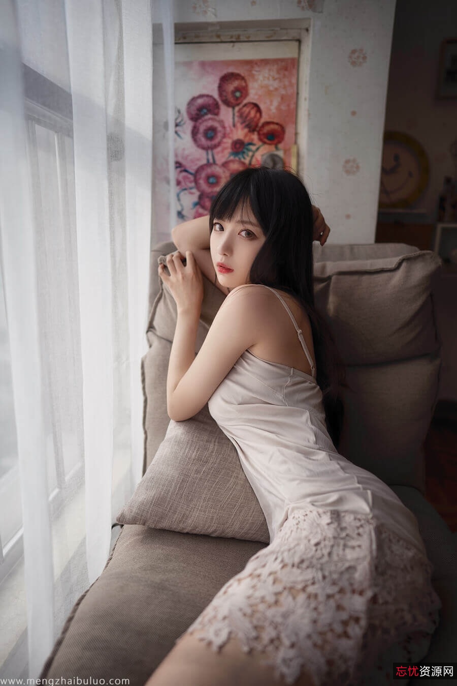 微博女神小鹿鹿人气爆棚，知名妹纸作品图集视频稀少