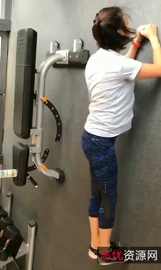 广州成熟姐姐莉莉：自拍作品小合集，16视频101照片总400MB，展现健身颜值保养之美